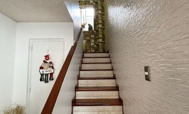 VENDO CASA DE 5 PISOS EN SALAMANCA FRENTE A PARQUE