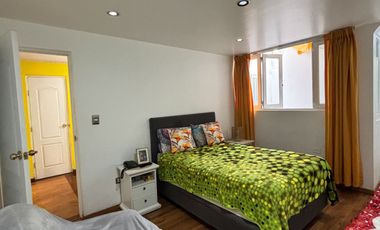 VENDO CASA DE 5 PISOS EN SALAMANCA FRENTE A PARQUE