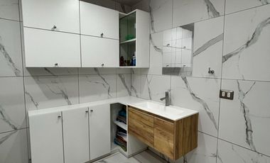 VENDO CASA DE 5 PISOS EN SALAMANCA FRENTE A PARQUE