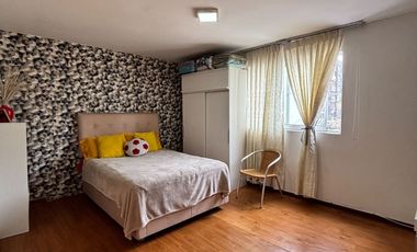 VENDO CASA DE 5 PISOS EN SALAMANCA FRENTE A PARQUE