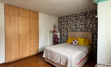 VENDO CASA DE 5 PISOS EN SALAMANCA FRENTE A PARQUE