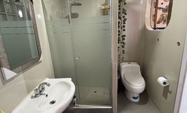 VENDO CASA DE 5 PISOS EN SALAMANCA FRENTE A PARQUE