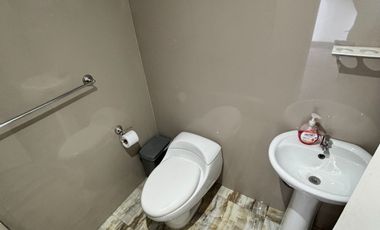 VENDO CASA DE 5 PISOS EN SALAMANCA FRENTE A PARQUE