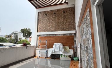 VENDO CASA DE 5 PISOS EN SALAMANCA FRENTE A PARQUE