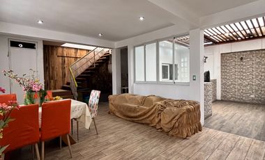 VENDO CASA DE 5 PISOS EN SALAMANCA FRENTE A PARQUE