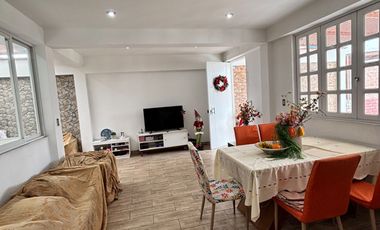 VENDO CASA DE 5 PISOS EN SALAMANCA FRENTE A PARQUE