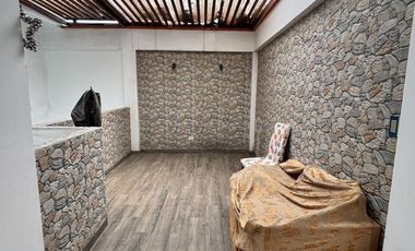 VENDO CASA DE 5 PISOS EN SALAMANCA FRENTE A PARQUE