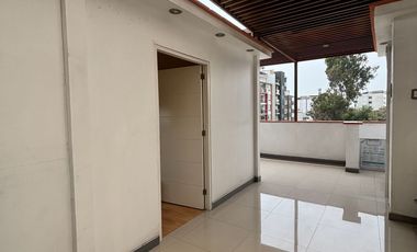 VENDO CASA DE 5 PISOS EN SALAMANCA FRENTE A PARQUE