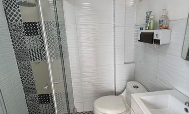 VENDO CASA DE 5 PISOS EN SALAMANCA FRENTE A PARQUE