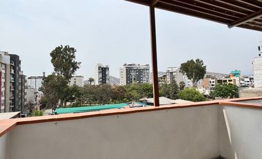 VENDO CASA DE 5 PISOS EN SALAMANCA FRENTE A PARQUE