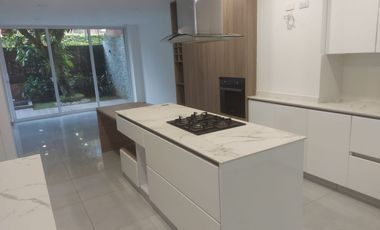 VENDO casa Jockey Club Ciudad Jardín Cali