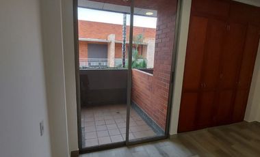 VENDO casa Jockey Club Ciudad Jardín Cali