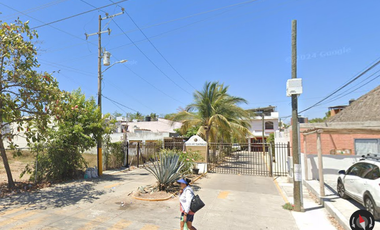 Excelente casa ubicada en colonia Parque Las Palmas, con 3 recamaras y 70m2, Muy cerca del Aeropuerto.