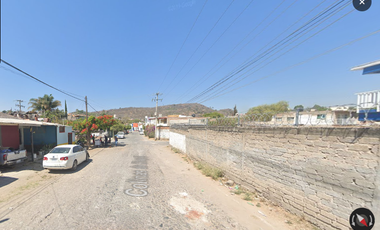 Casa ubicada en colonia Plaza Toro, Chapala, Jalisco. Con 157m2 y 3 Recamaras, a unos minutos de Av. Francisco y Madero, y muy cerca de la central cam