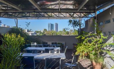 Edificio en venta con local comercial y oficinas