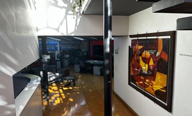 Edificio en venta con local comercial y oficinas