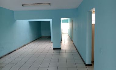 CASA EN VENTA PARA REMODELAR SOBRE AV. REVOLUCIÓN, FRENTE AL COLEGIO ANÁHUAC REVOLUCIÓN.