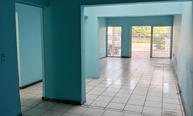 CASA EN VENTA PARA REMODELAR SOBRE AV. REVOLUCIÓN, FRENTE AL COLEGIO ANÁHUAC REVOLUCIÓN.