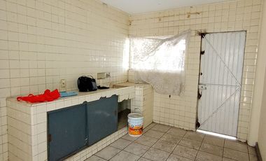 CASA EN VENTA PARA REMODELAR SOBRE AV. REVOLUCIÓN, FRENTE AL COLEGIO ANÁHUAC REVOLUCIÓN.