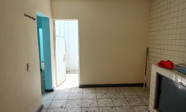 CASA EN VENTA PARA REMODELAR SOBRE AV. REVOLUCIÓN, FRENTE AL COLEGIO ANÁHUAC REVOLUCIÓN.