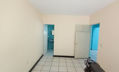 CASA EN VENTA PARA REMODELAR SOBRE AV. REVOLUCIÓN, FRENTE AL COLEGIO ANÁHUAC REVOLUCIÓN.