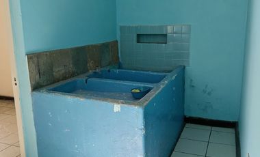 CASA EN VENTA PARA REMODELAR SOBRE AV. REVOLUCIÓN, FRENTE AL COLEGIO ANÁHUAC REVOLUCIÓN.