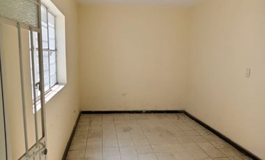 CASA EN VENTA PARA REMODELAR SOBRE AV. REVOLUCIÓN, FRENTE AL COLEGIO ANÁHUAC REVOLUCIÓN.