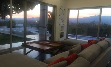 CASA  MODERNA EN VENTA EN FRACCIONAMIENTO TAMOANCHAN, MORELOS