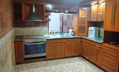 Casa remodelada de 4 recámaras, tres niveles en Ecatepec, a 5 minutos del Palacio Municipal