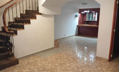 Casa remodelada de 4 recámaras, tres niveles en Ecatepec, a 5 minutos del Palacio Municipal