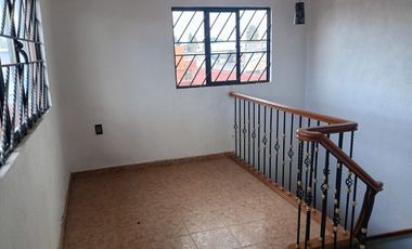 Casa remodelada de 4 recámaras, tres niveles en Ecatepec, a 5 minutos del Palacio Municipal