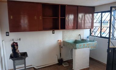 Casa remodelada de 4 recámaras, tres niveles en Ecatepec, a 5 minutos del Palacio Municipal