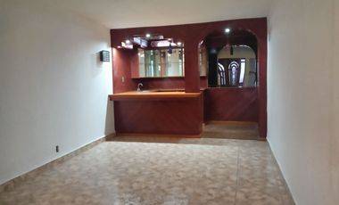 Casa remodelada de 4 recámaras, tres niveles en Ecatepec, a 5 minutos del Palacio Municipal