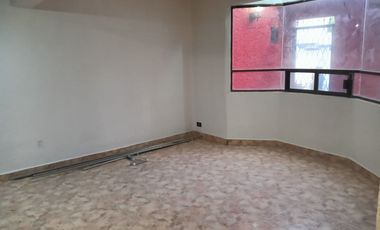 Casa remodelada de 4 recámaras, tres niveles en Ecatepec, a 5 minutos del Palacio Municipal