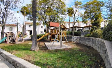 RENTA CASA EN PRIVADA DENTRO DE CUMBRES DEL LAGO JURIUILLA QUERÉTARO