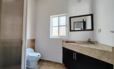 RENTA CASA EN PRIVADA DENTRO DE CUMBRES DEL LAGO JURIUILLA QUERÉTARO