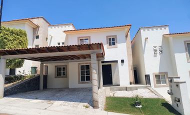 RENTA CASA EN PRIVADA DENTRO DE CUMBRES DEL LAGO JURIUILLA QUERÉTARO