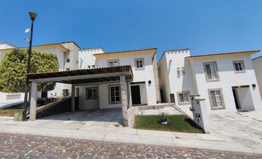 RENTA CASA EN PRIVADA DENTRO DE CUMBRES DEL LAGO JURIUILLA QUERÉTARO