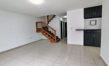 RENTA CASA EN PRIVADA DENTRO DE CUMBRES DEL LAGO JURIUILLA QUERÉTARO