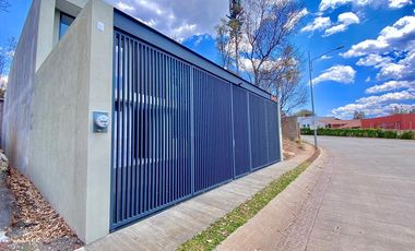 HERMOSA CASA EN RENTA ALTOZANO.