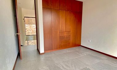 HERMOSA CASA EN RENTA ALTOZANO.