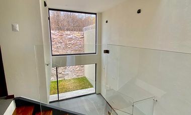 HERMOSA CASA EN RENTA ALTOZANO.
