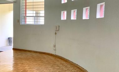 CASA DE UN PISO EN ARBOLEDAS DE GUADALUPE, SECCION FUENTES, CON  AMPLIO JARDIN.