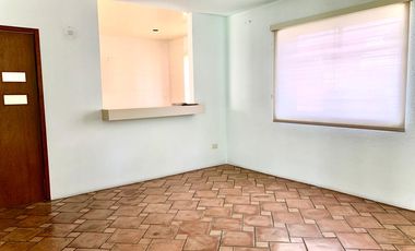 CASA DE UN PISO EN ARBOLEDAS DE GUADALUPE, SECCION FUENTES, CON  AMPLIO JARDIN.