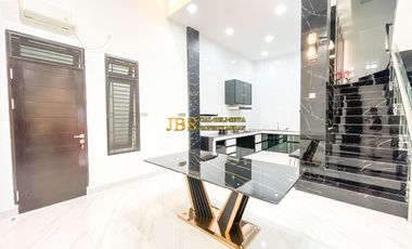 Dijual Villa Baru Siap Huni Lux Komplek Cemara Asri  Jl. Pisang
