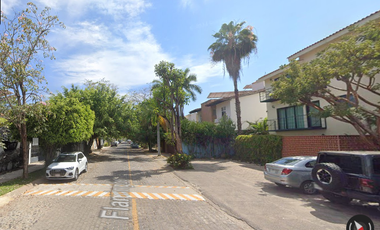 Excelente casa en colonia Marina Vallarta, Puerto Vallarta, Jalisco. Con 4 recamaras y 600m2, Muy cerca de la Playa.