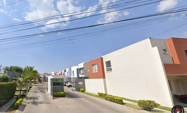 Casa en coto ubicada en colonia Haciendas de San José Tlaquepaque, Jalisco. Con 3 recamaras  y 136m2. A unos Minutos del ITESO.