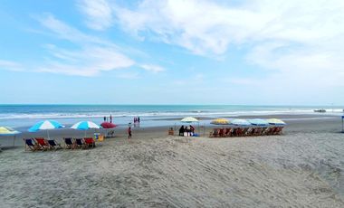 Venta de terreno en Tonsupa, en primera linea de Playa