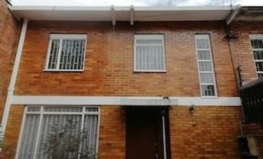 CASA EN VENTA EN LA ESMERALDA