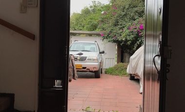 CASA EN VENTA EN LA ESMERALDA